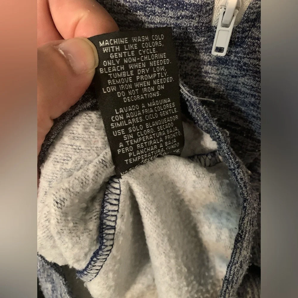 Captain America sweater (Boys 34/36) - Picture 6 of 8